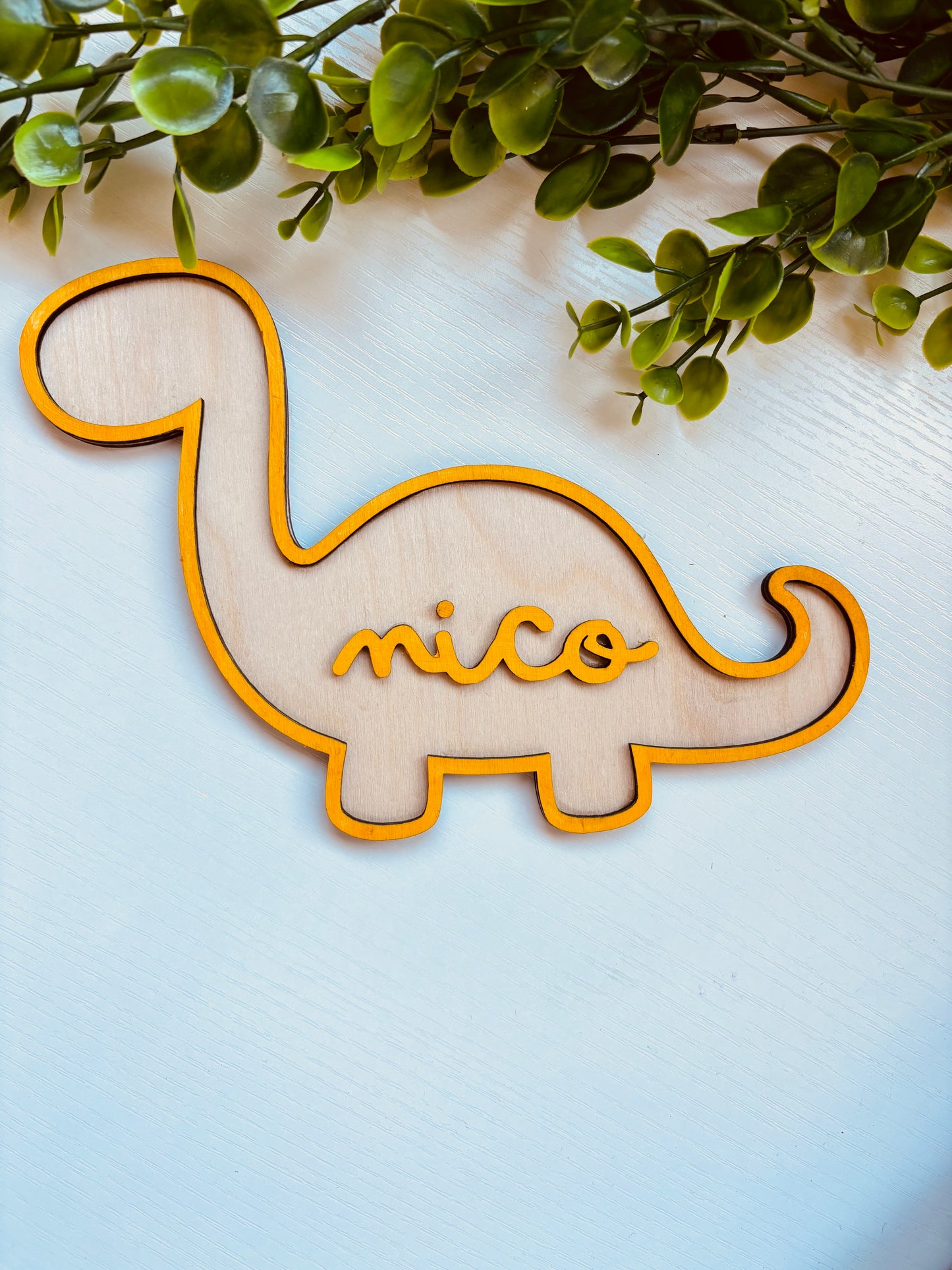 Letrero de madera dinosaurio personalizado con nombre