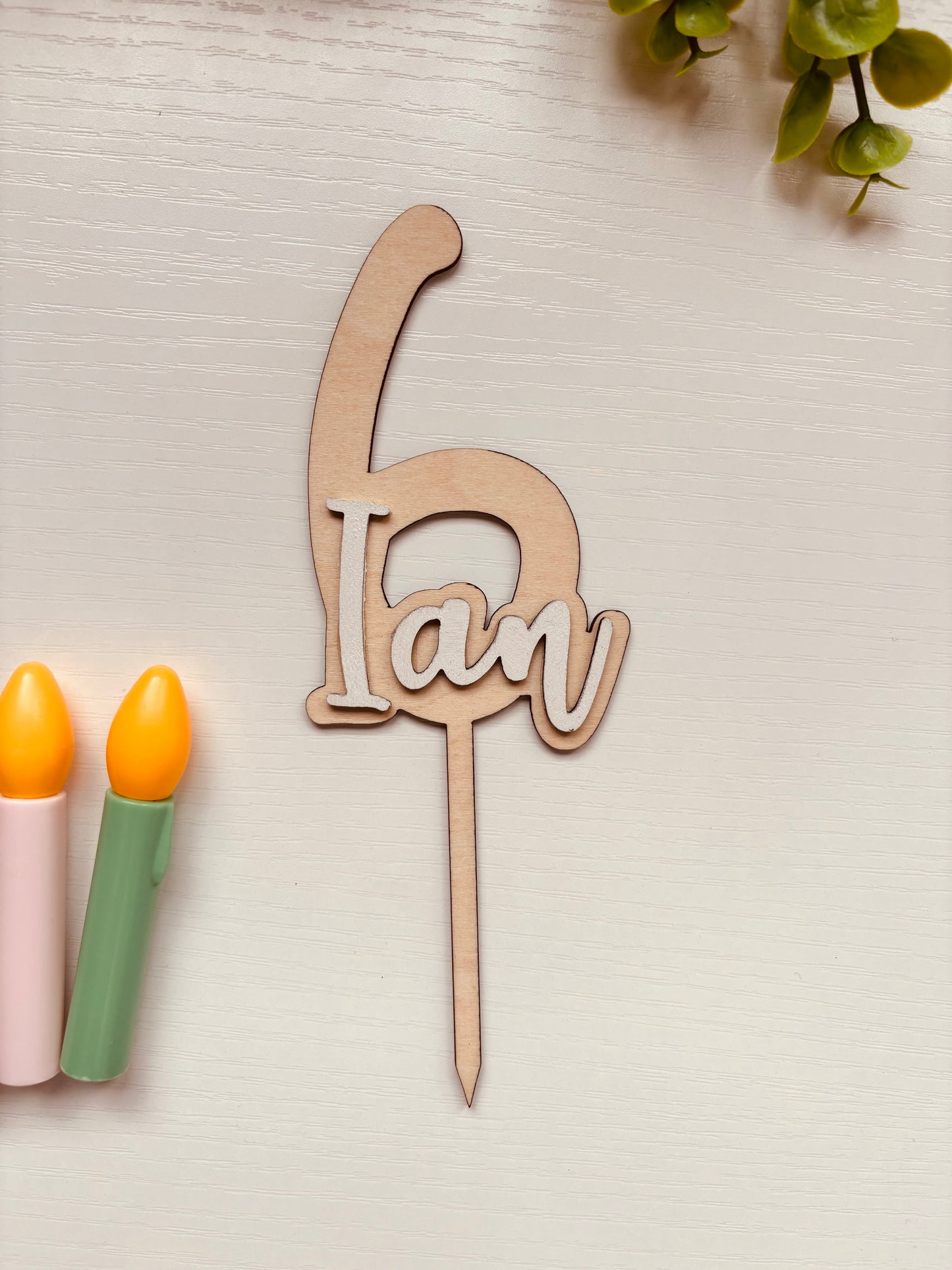 Topper de Tarta de Madera Personalizado | Número y Nombre Relieve