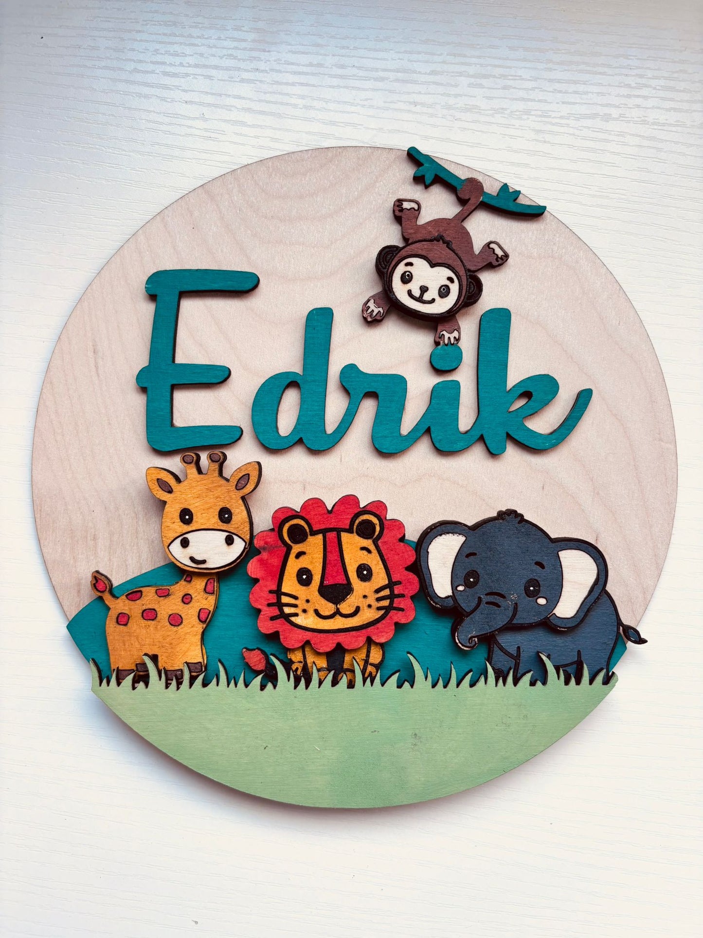 Cartel Redondo de Madera Personalizado con Nombre – Decoración Infantil o de Puerta